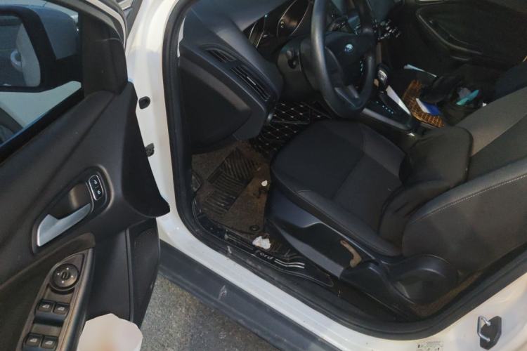 Used Ford Focus 2017 Hatchback 1.6L Automatic Comfort Plus SmartDrive Edition Driver Seat