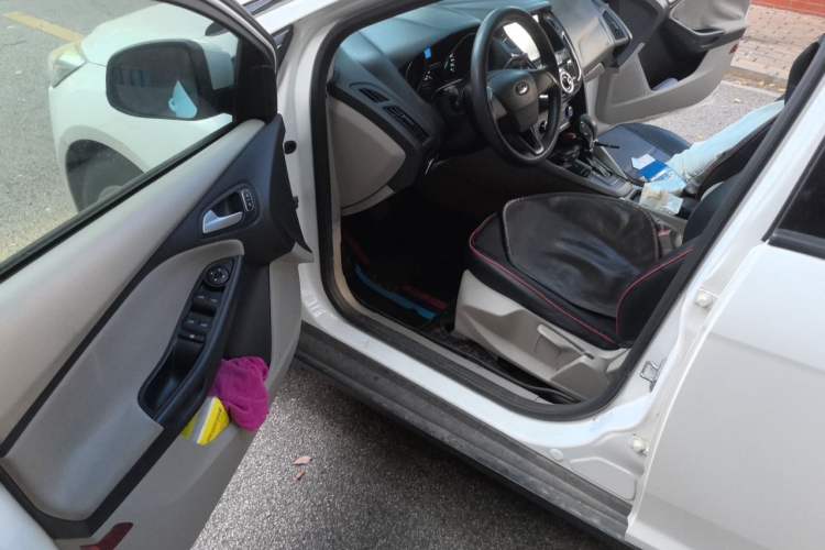 Used Ford Focus 2017 Sedan 1.6L Automatic Comfort Plus SmartDrive Edition Driver Seat