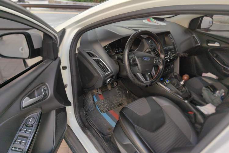 Used Ford Focus 2017 Sedan 1.6L Manual Fashion Edition Smart Drive Version Driver Seat