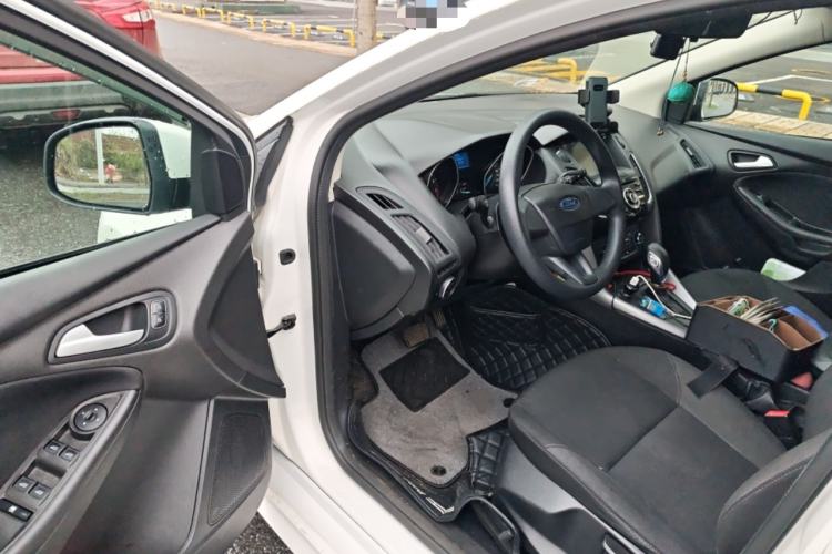 Used Ford Focus 2017 Hatchback 1.6L Automatic Comfort Plus SmartDrive Edition Driver Seat