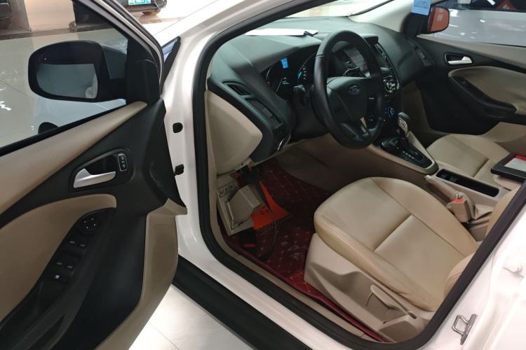 Used Ford Focus 2017 Sedan 1.6L Automatic Comfort Plus SmartDrive Edition Driver Seat