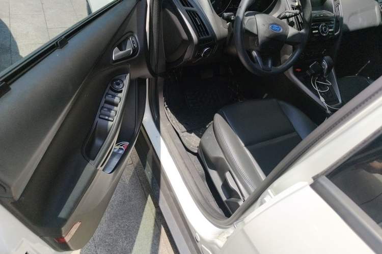 Used Ford Focus 2017 Hatchback 1.6L Automatic Comfort Plus SmartDrive Edition Driver Seat
