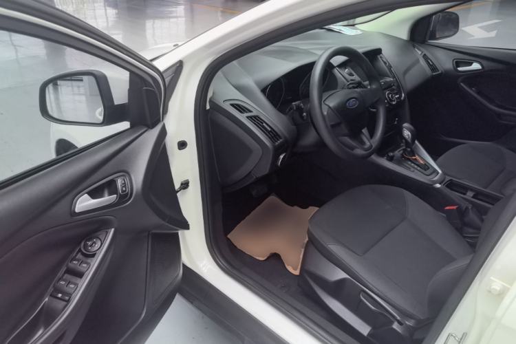 Used Ford Focus 2017 Hatchback 1.6L Automatic Comfort Plus SmartDrive Edition Driver Seat