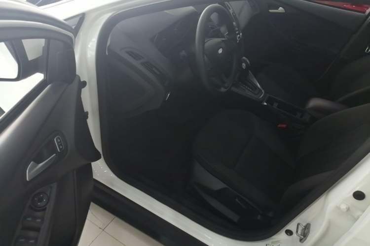 Used Ford Focus 2017 Hatchback 1.6L Automatic Comfort Plus SmartDrive Edition Driver Seat