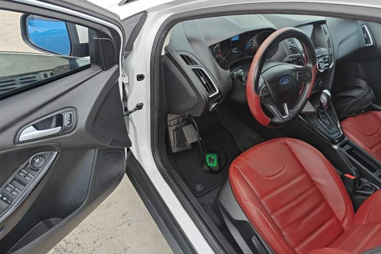 Used Ford Focus 2017 Hatchback 1.6L Automatic Fashion Edition Smart Drive Version Driver Seat