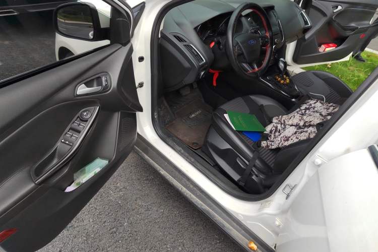 Used Ford Focus 2017 Sedan EcoBoost 180 Automatic Elite Model Driver Seat
