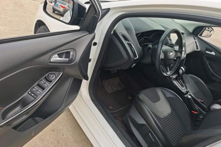 Used Ford Focus 2017 1.5T CTCC White and Black Limited Edition Driver Seat