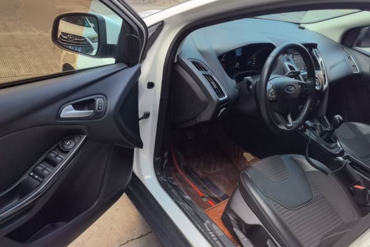 Used Ford Focus 2017 Sedan 1.6L Manual Fashion Edition Smart Drive Version Driver Seat