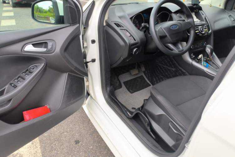 Used Ford Focus 2017 Hatchback 1.6L Automatic Comfort Plus SmartDrive Edition Driver Seat
