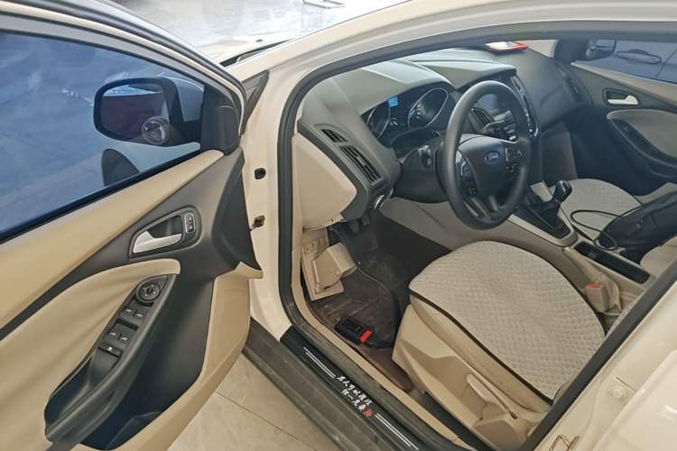 Used Ford Focus 2017 Sedan 1.6L Manual Comfort Plus SmartDrive Edition Driver Seat