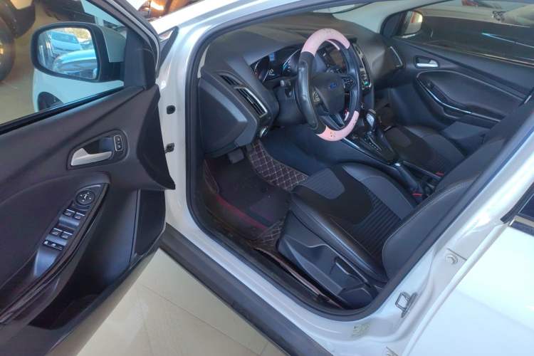Used Ford Focus 2017 Sedan 1.6L Automatic Fashion Edition Smart Drive Version Driver Seat