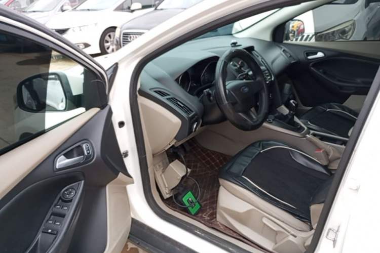 Used Ford Focus 2017 Sedan 1.6L Manual Comfort Plus SmartDrive Edition Driver Seat