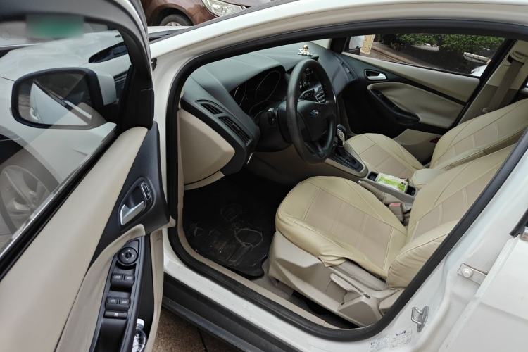 Used Ford Focus 2017 Sedan 1.6L Automatic Comfort Plus SmartDrive Edition Driver Seat