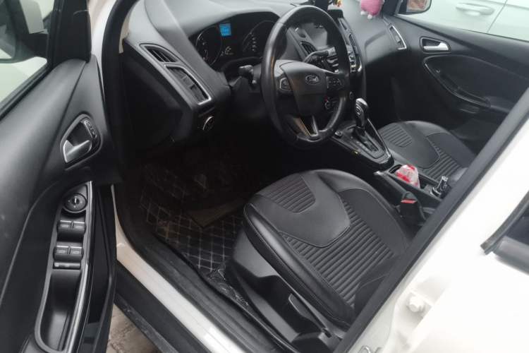 Used Ford Focus 2017 Hatchback 1.6L Automatic Fashion Edition Smart Drive Version Driver Seat