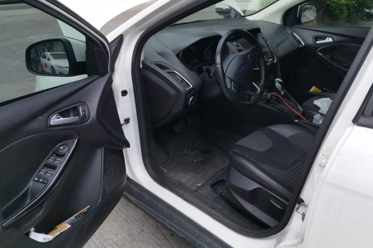 Used Ford Focus 2017 Sedan EcoBoost 125 Automatic Supreme Style SmartDrive Edition Driver Seat