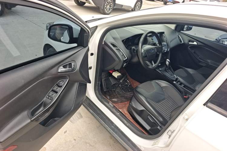 Used Ford Focus 2017 Sedan 1.6L Automatic Fashion Edition Smart Drive Version Driver Seat