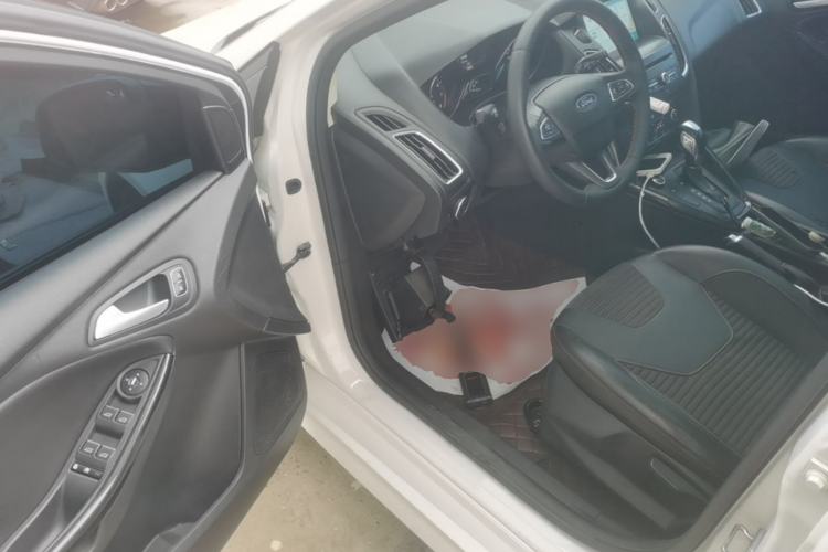 Used Ford Focus 2017 1.5T CTCC White and Black Limited Edition Driver Seat
