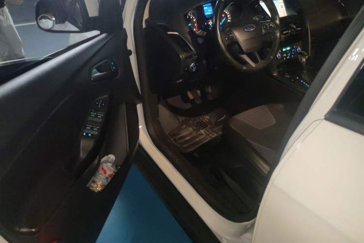 Used Ford Focus 2017 Hatchback EcoBoost 125 Automatic - Ultra-Powerful Style Edition with Smart Drive Features Driver Seat