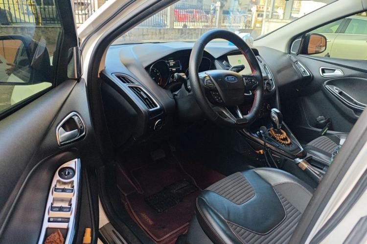 Used Ford Focus 2017 1.5T CTCC White and Black Limited Edition Driver Seat