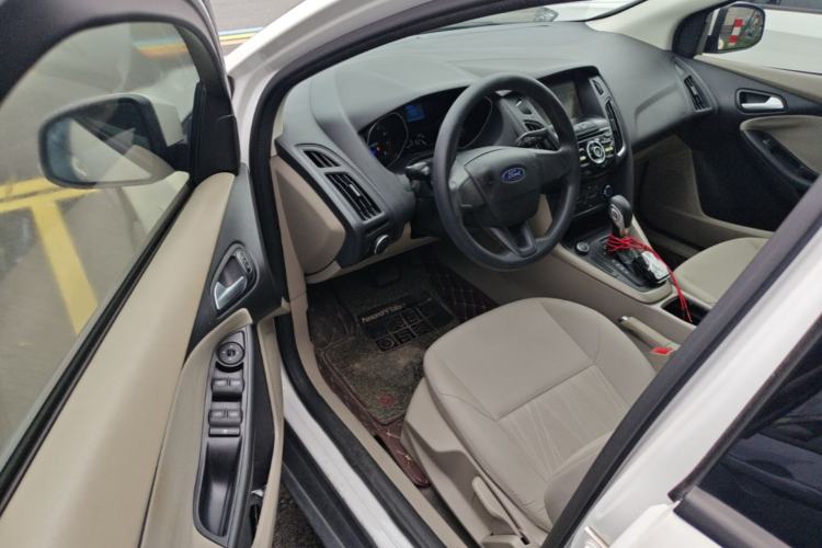 Used Ford Focus 2017 Sedan 1.6L Automatic Comfort Plus SmartDrive Edition Driver Seat