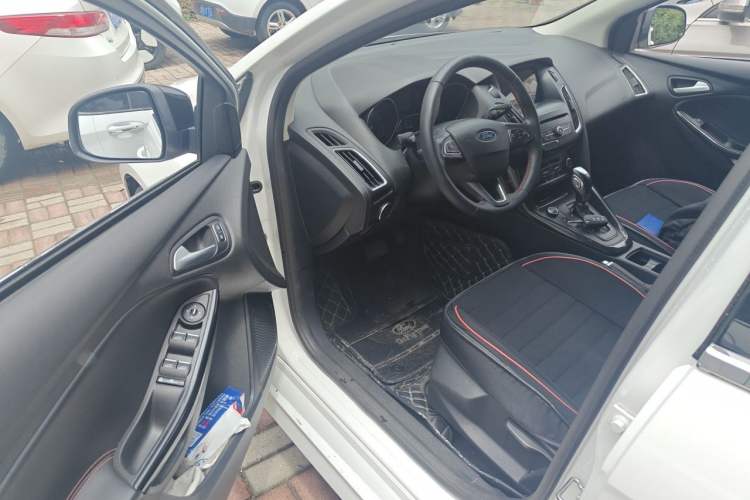Used Ford Focus 2017 1.5T CTCC White and Black Limited Edition Driver Seat