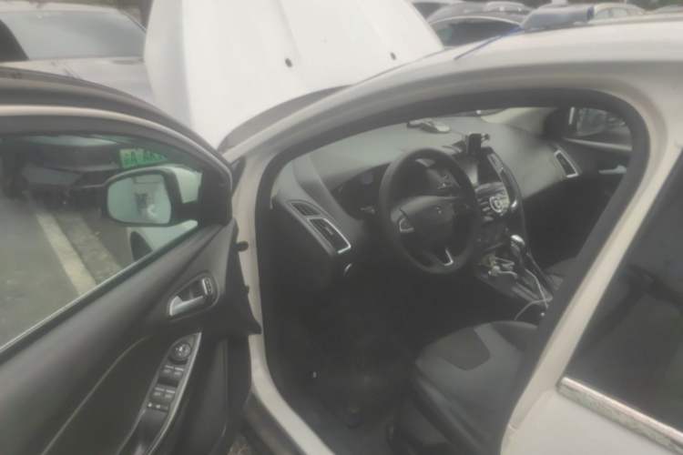 Used Ford Focus 2017 Sedan EcoBoost 125 Automatic Supreme Style SmartDrive Edition Driver Seat