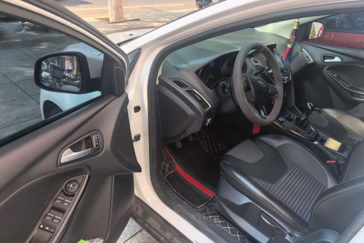 Used Ford Focus 2017 Hatchback 1.6L Manual Fashion Edition SmartDrive Version Driver Seat