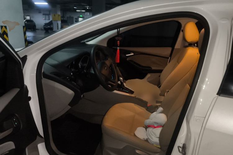 Used Ford Focus 2017 Sedan 1.6L Automatic Comfort Plus SmartDrive Edition Driver Seat