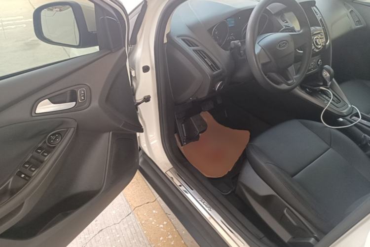 Used Ford Focus 2017 Hatchback 1.6L Automatic Comfort Plus SmartDrive Edition Driver Seat