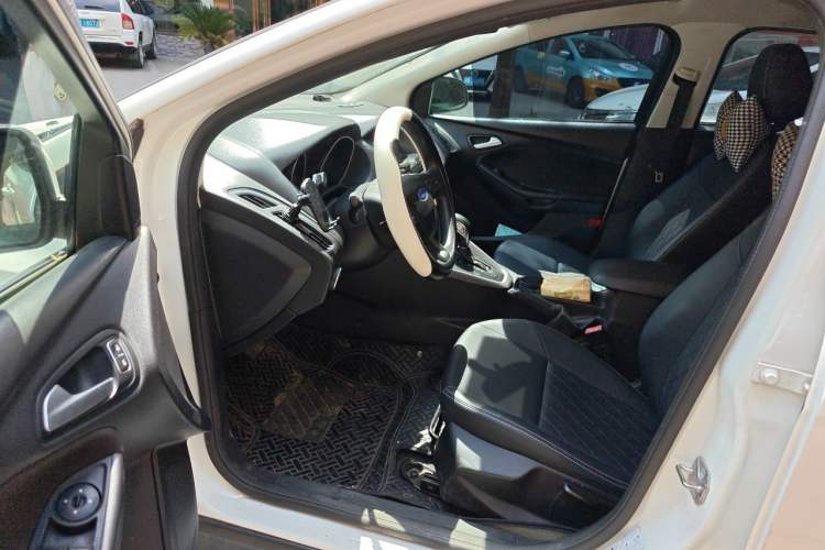 Used Ford Focus 2017 Hatchback 1.6L Automatic Comfort Plus SmartDrive Edition Driver Seat