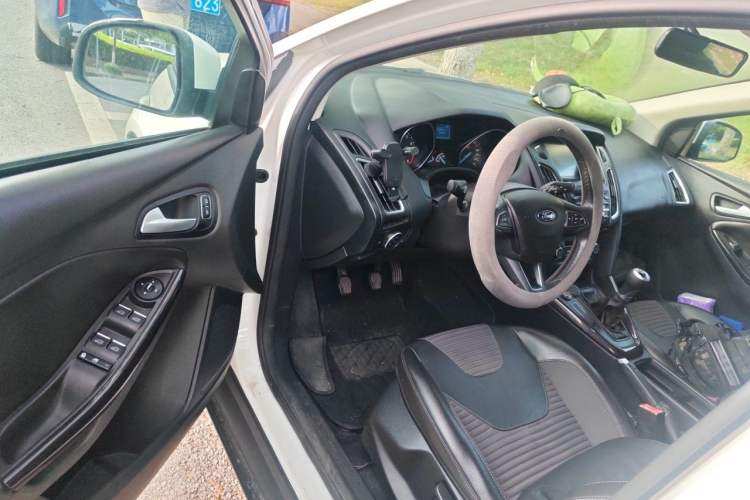 Used Ford Focus 2017 Hatchback 1.6L Manual Fashion Edition SmartDrive Version Driver Seat