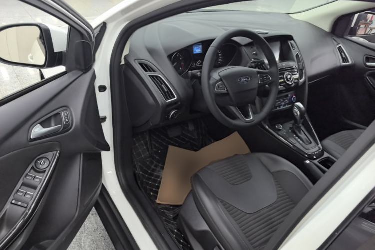 Used Ford Focus 2017 Hatchback EcoBoost 125 Automatic - Ultra-Powerful Style Edition with Smart Drive Features Driver Seat