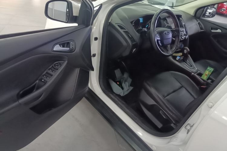 Used Ford Focus 2017 Hatchback 1.6L Automatic Comfort Plus SmartDrive Edition Driver Seat