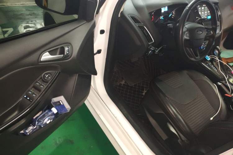 Used Ford Focus 2017 1.5T CTCC White and Black Limited Edition Driver Seat