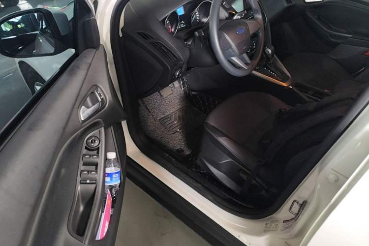 Used Ford Focus 2017 Hatchback 1.6L Automatic Comfort Plus SmartDrive Edition Driver Seat