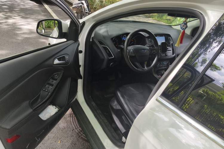 Used Ford Focus 2017 Sedan EcoBoost 180 Automatic Elite Model Driver Seat