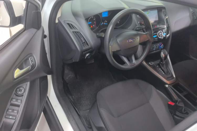 Used Ford Focus 2017 Hatchback 1.6L Automatic Comfort Plus SmartDrive Edition Driver Seat