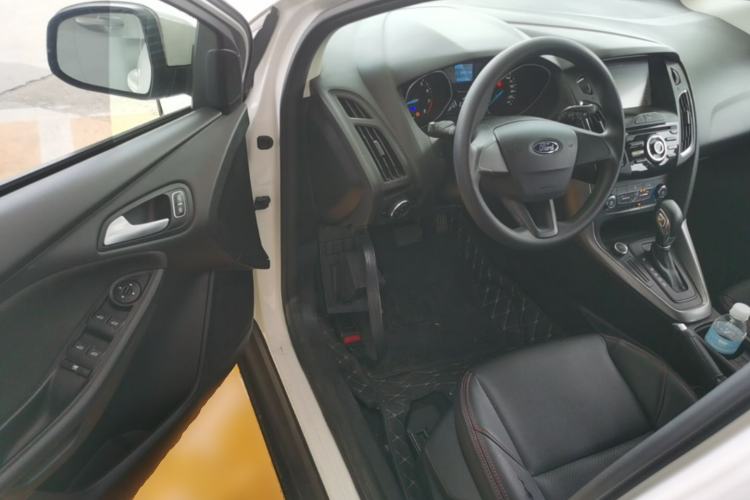 Used Ford Focus 2017 Hatchback 1.6L Automatic Comfort Plus SmartDrive Edition Driver Seat