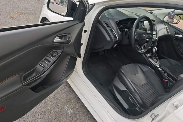 Used Ford Focus 2017 1.5T CTCC White and Black Limited Edition Driver Seat