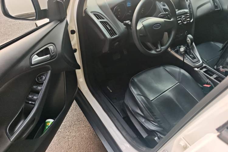 Used Ford Focus 2017 Hatchback 1.6L Automatic Comfort Plus SmartDrive Edition Driver Seat