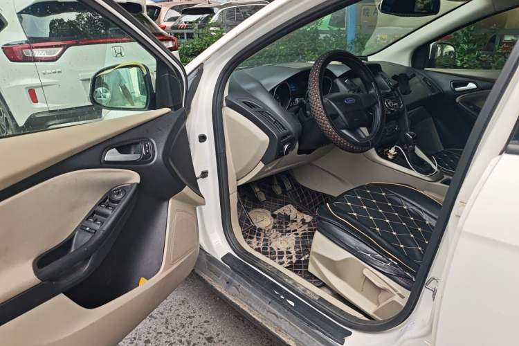 Used Ford Focus 2017 Sedan 1.6L Manual Comfort Plus SmartDrive Edition Driver Seat