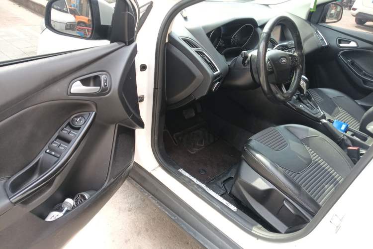 Used Ford Focus 2017 Hatchback 1.6L Automatic Fashion Edition Smart Drive Version Driver Seat