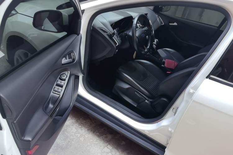 Used Ford Focus 2017 Sedan 1.6L Automatic Fashion Edition Smart Drive Version Driver Seat