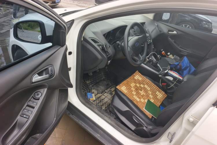 Used Ford Focus 2017 Hatchback 1.6L Manual Comfort Plus SmartDrive Edition Driver Seat