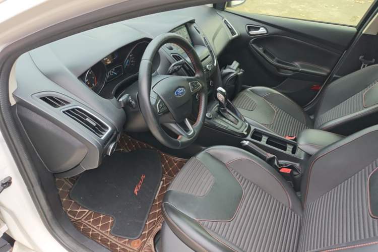 Used Ford Focus 2017 1.5T CTCC White and Black Limited Edition Driver Seat