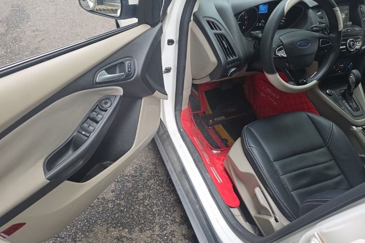 Used Ford Focus 2017 Sedan 1.6L Automatic Comfort Plus SmartDrive Edition Driver Seat