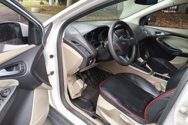 Used Ford Focus 2017 Sedan 1.6L Manual Comfort Plus SmartDrive Edition Driver Seat