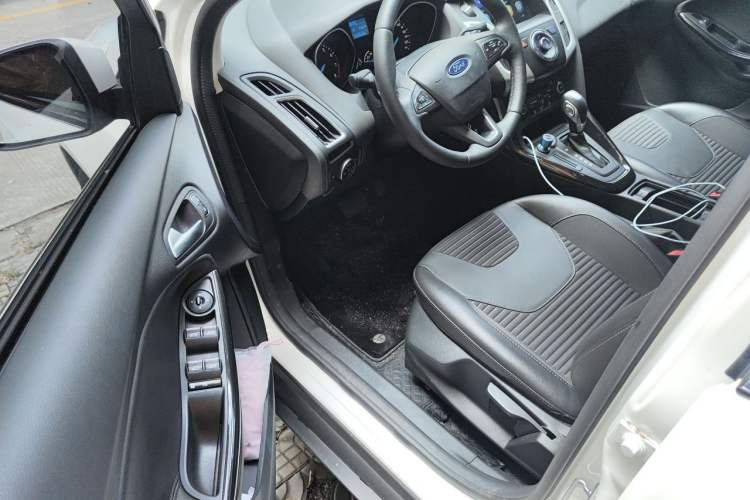Used Ford Focus 2017 Sedan 1.6L Automatic Fashion Edition Smart Drive Version Driver Seat