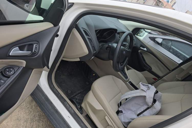 Used Ford Focus 2017 Sedan 1.6L Automatic Comfort Plus SmartDrive Edition Driver Seat