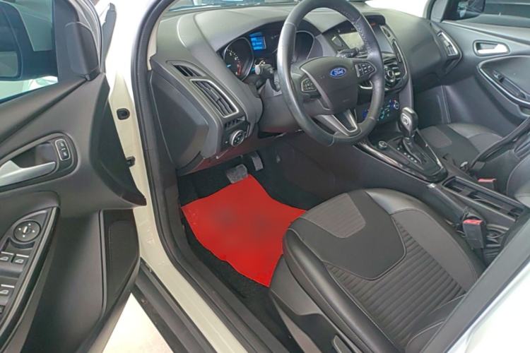 Used Ford Focus 2017 Hatchback 1.6L Automatic Fashion Edition Smart Drive Version Driver Seat